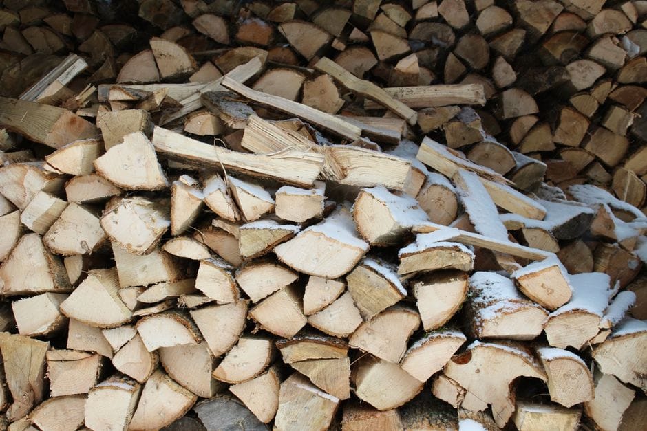 Prima di accendere il camino: manutenzione e sicurezza della stufa a legna